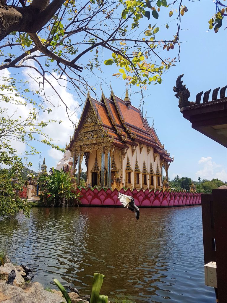 Barcelona Resort Haad Yuan temple